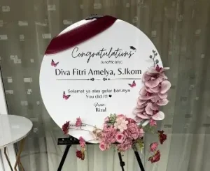 Karangan bunga papan akrilik di solo