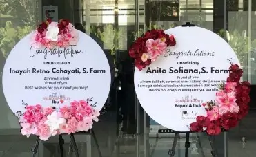 jasa pembuatan karangan bunga papan akrilik solo